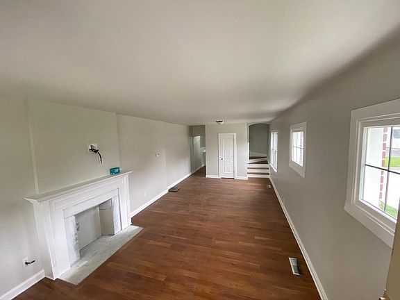 4th image of 1388 Fairview Ave