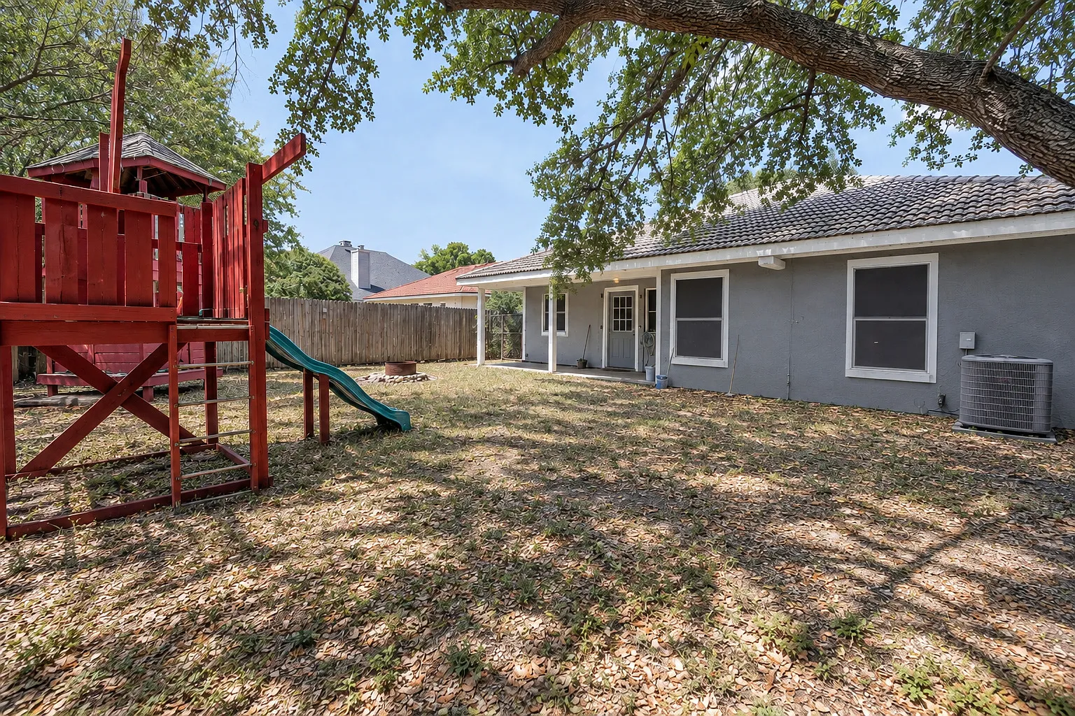 3 bed, 1301 sqft, $1,990 — Photo 3