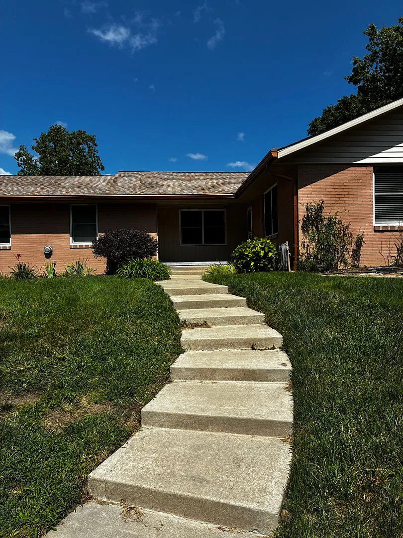 Single Family Home - Walking Distance to WL School — Photo 2