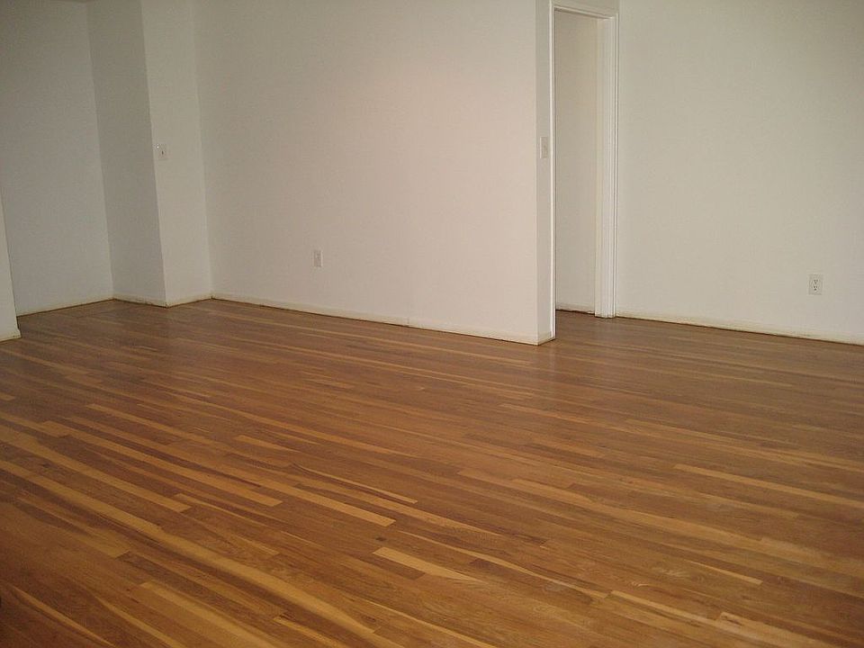 1st image of 23037 Gilmore St
