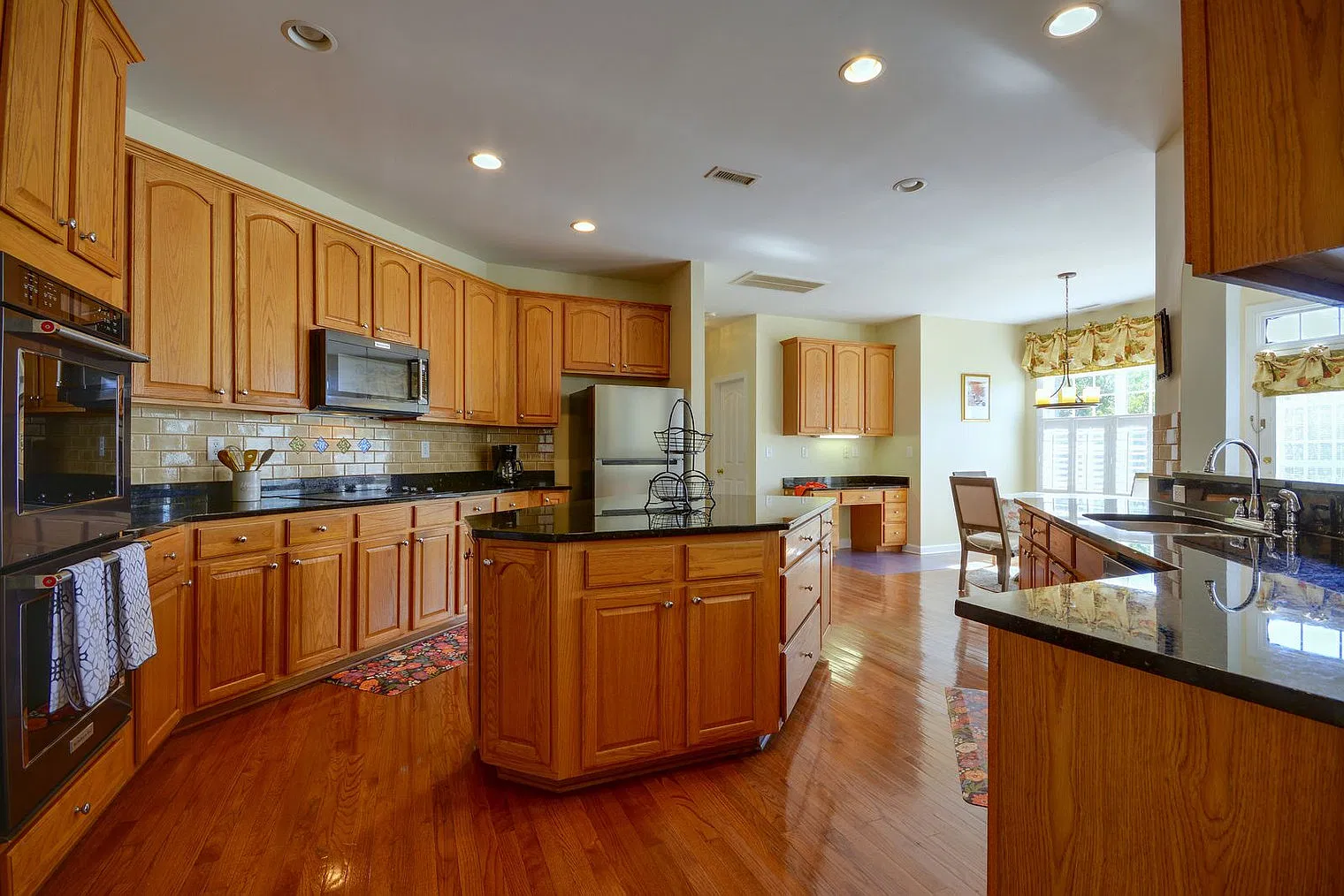 4 bed, 3.0 bath, 3498 sqft, $3,816 — Photo 3