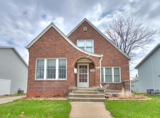 214 N Main St, Carroll, IA 51401
