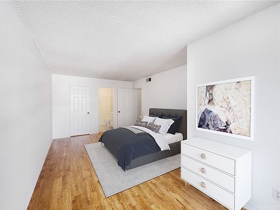5th image of 424 Oak St Unit 233
