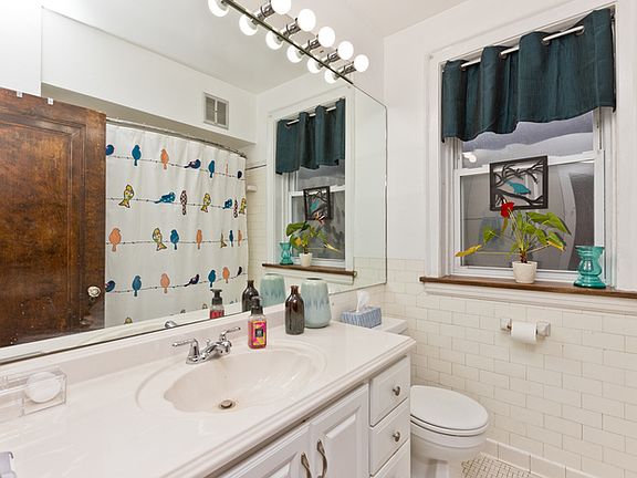 2nd image of 2141 W Arthur Ave #2