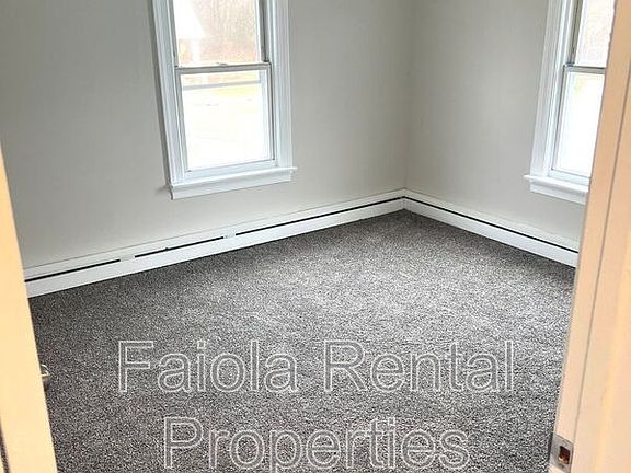 5th image of 319 Maurice St
