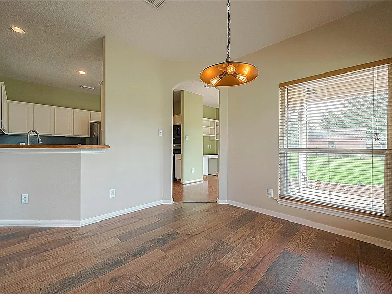 14403 Vlasta St — Photo 11