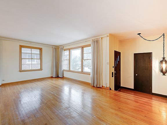5th image of 10306 Dickens St