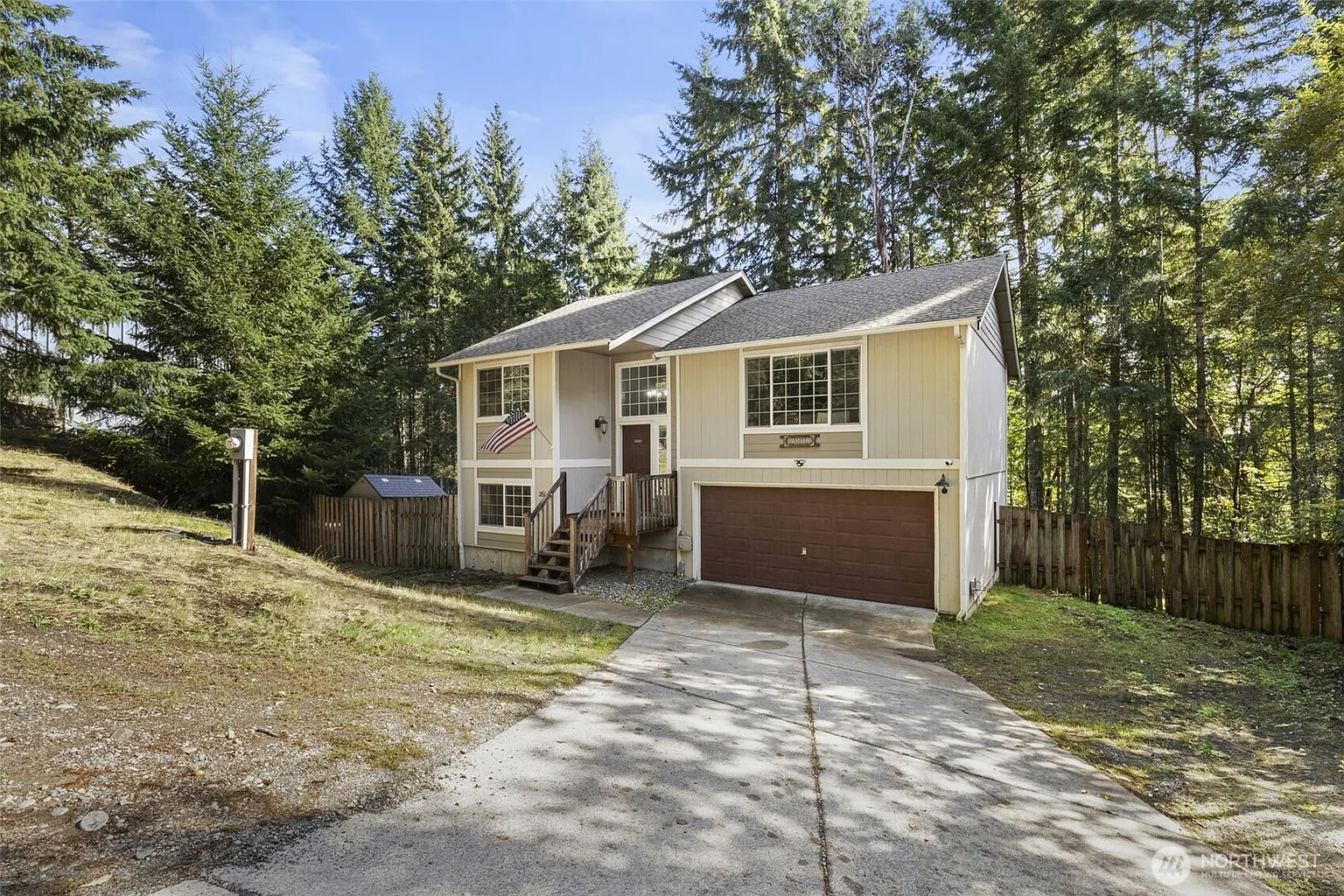 261 NE Jolly Roger Lane photo 1