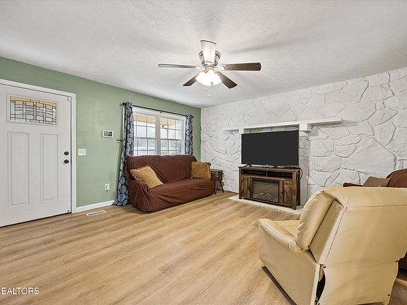 5th image of 1909 Lawnville Rd