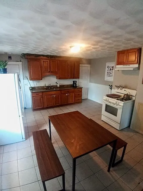 87 Penn St — Photo 2
