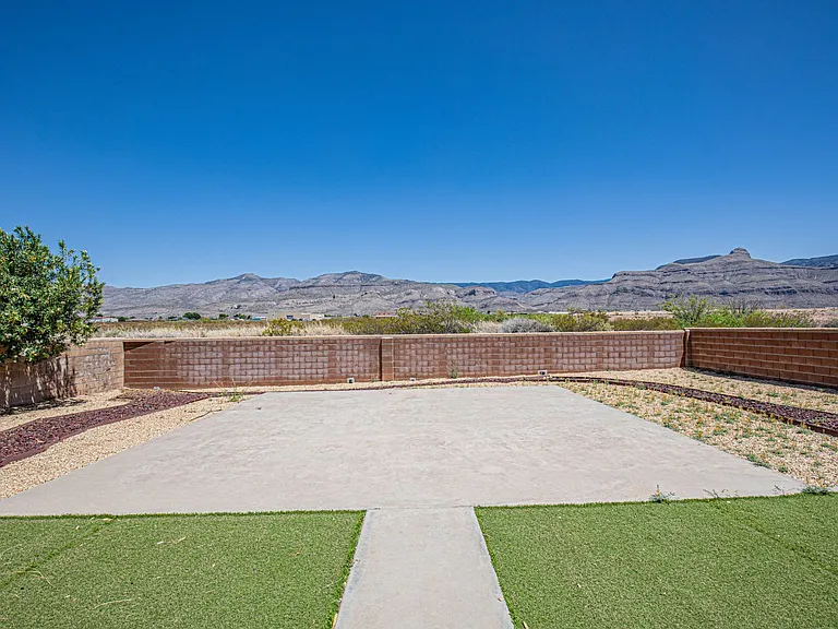 1501 Galway Dr — Photo 12
