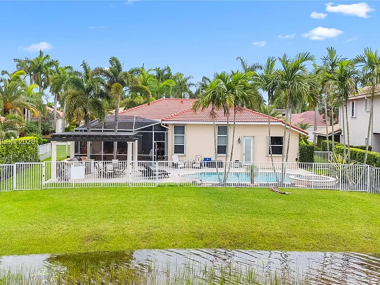 1714 Victoria Pointe Cir — Photo 40