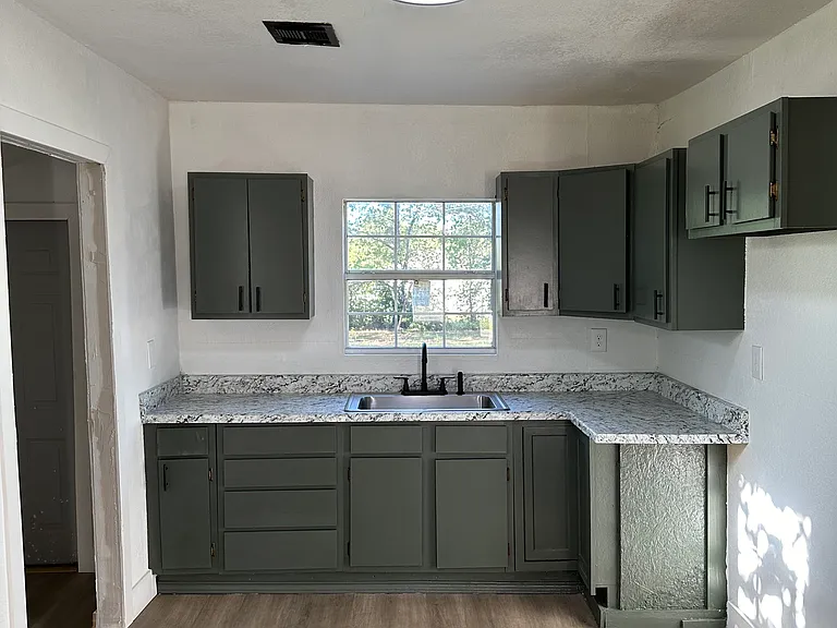 1145 NW 96th St — Photo 2