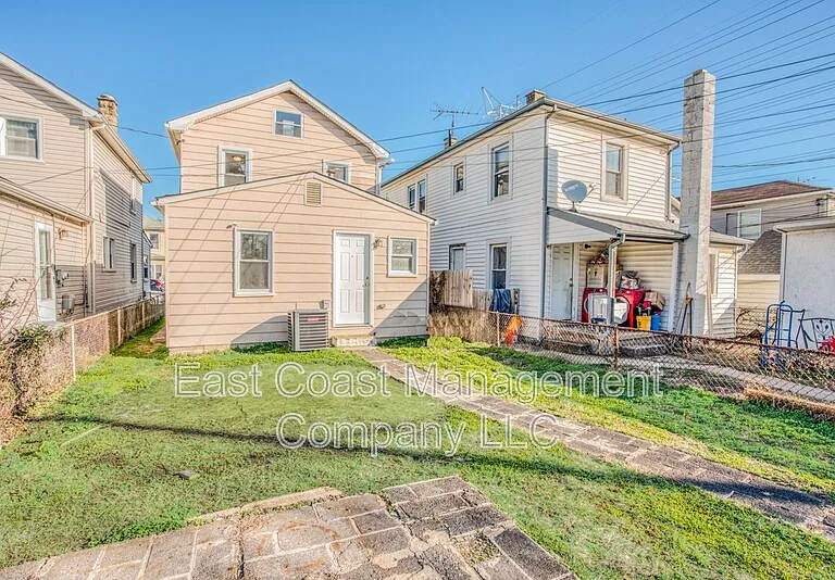 214 Center St — Photo 6