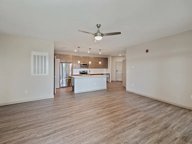19Nineteen Promenade — Photo 90