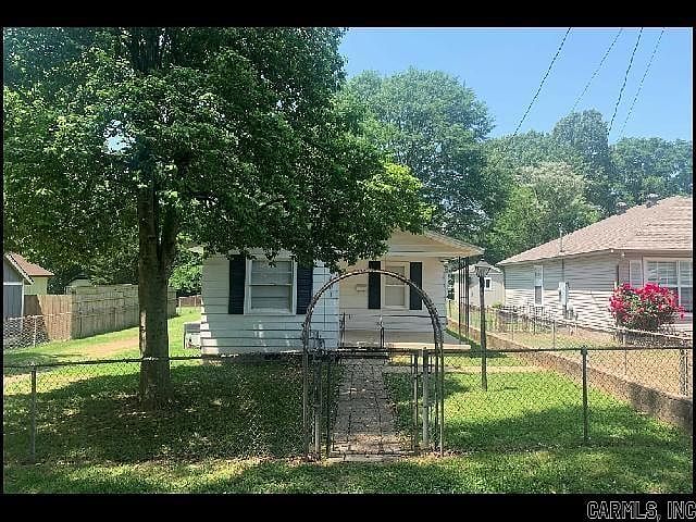 1st image of 801 Spangle St