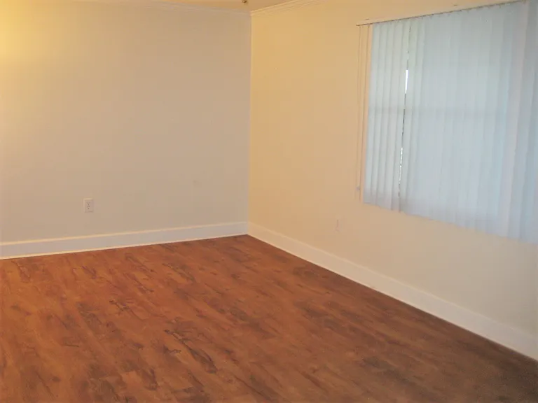 516 Arlington Dr — Photo 4