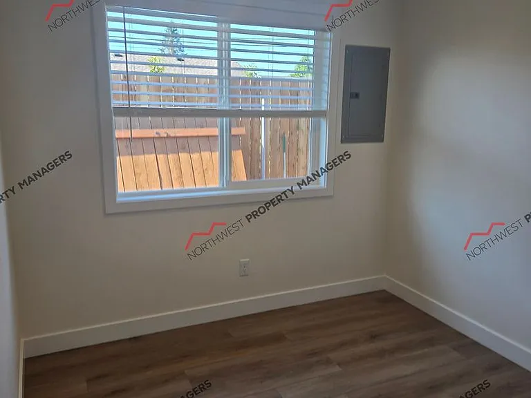 2803 Borst Ave — Photo 11