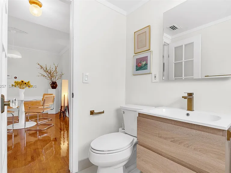 915 8th St #101 — Photo 21