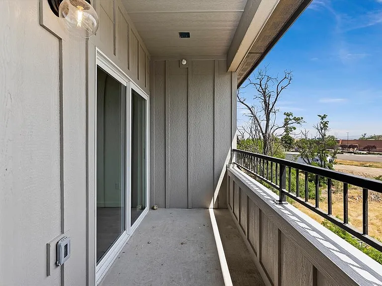 Hawk's Landing Apartments — Photo 112