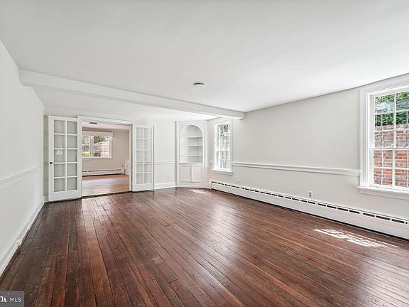 5th image of 518 S Fairfax St