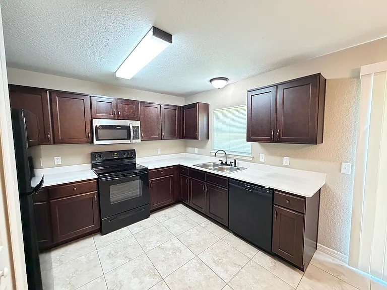 2209 SW 156th Loop — Photo 6