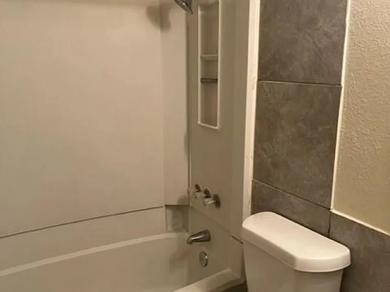304 Algerita Dr — Photo 13