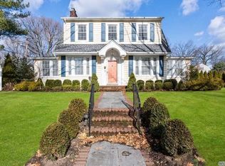 109 Chester Ave, Garden City, NY 11530