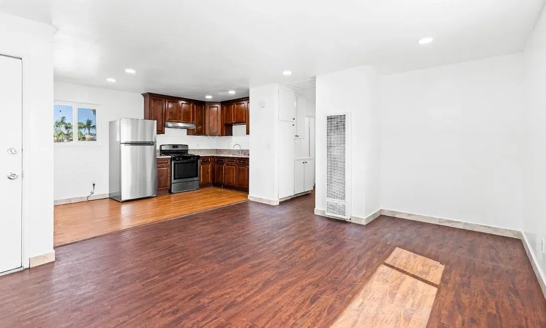 1031 Leslie Rd — Photo 1