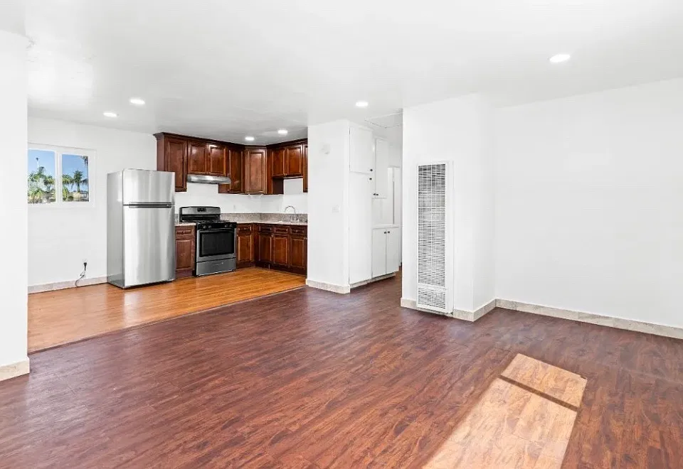 1031 Leslie Rd #4