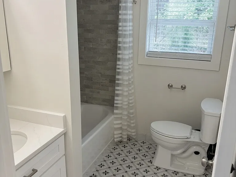 1123 White Oak Dr — Photo 4