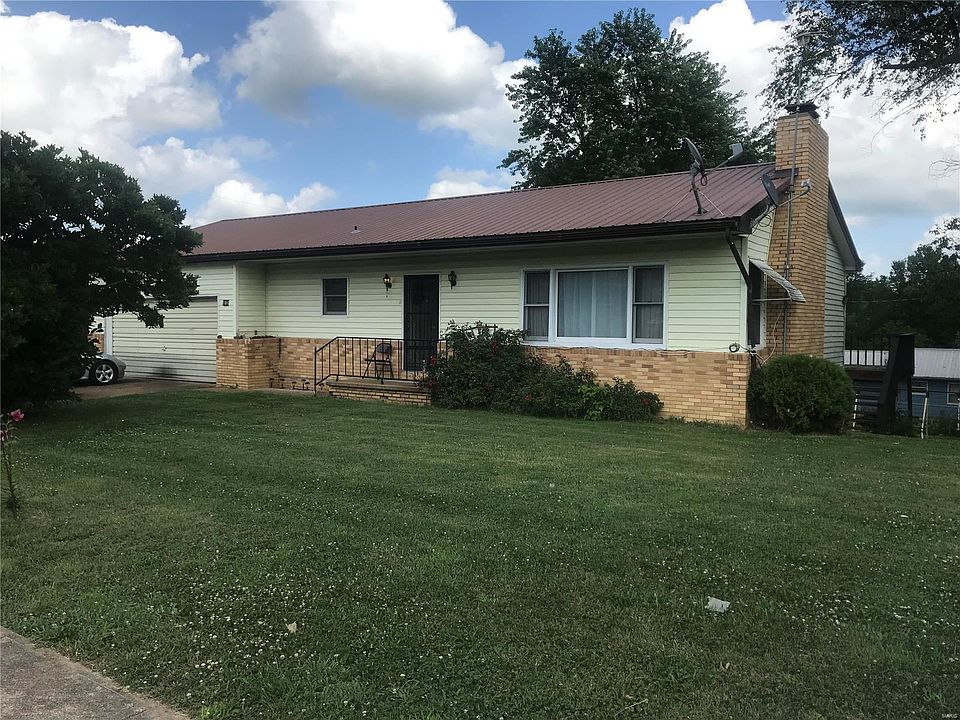 1st image of 104 N Saint Louis St
