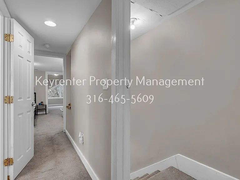144 S Green St — Photo 14
