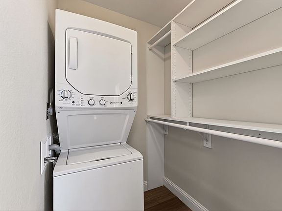 5th image of 338 Wheeler Ave #2