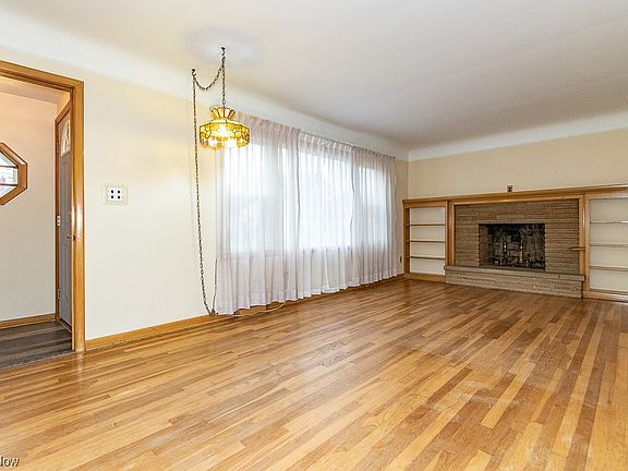 3rd image of 765 Franklin Blvd