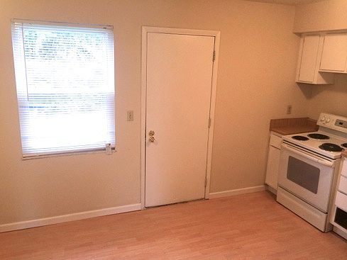 2nd image of 2564 Sandbury Blvd