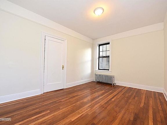 4th image of 3056 30th St APT 4J