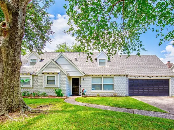 203 Bayou View Dr, Seabrook, TX 77586