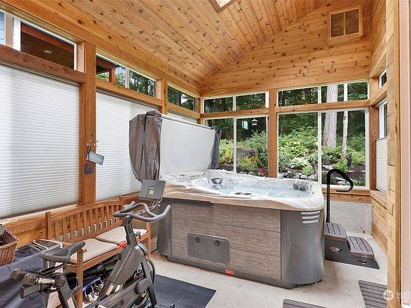 4th image of 9052 Sea Mist Lane