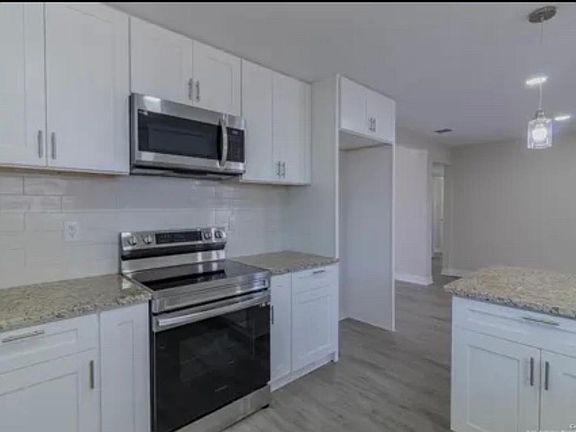 4th image of 438 E Wright Blvd