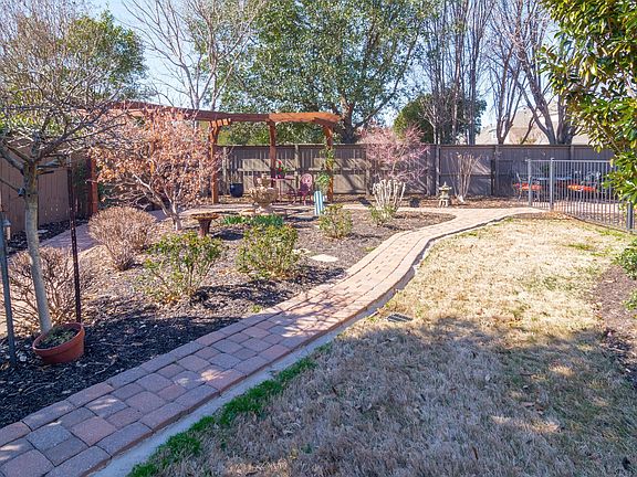 2nd image of 904 Wentwood Dr
