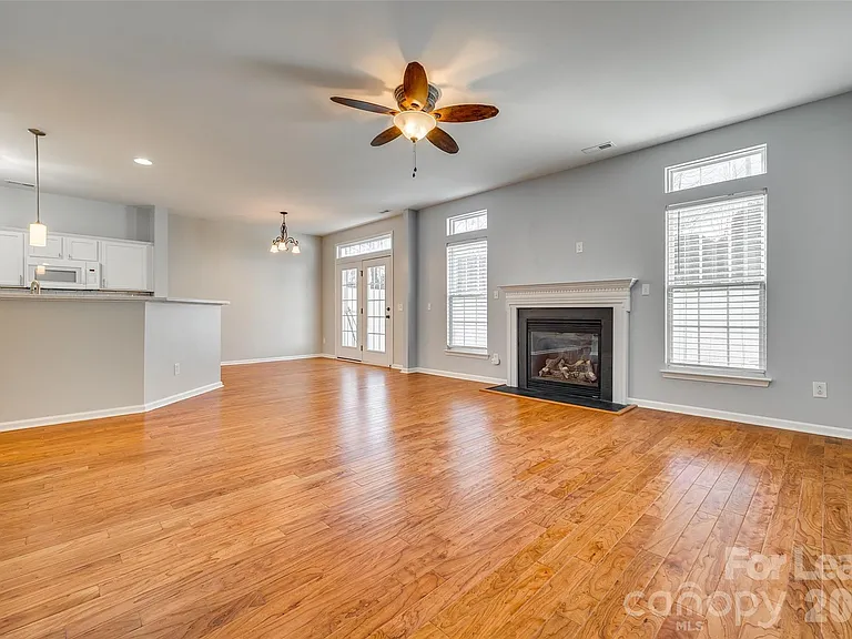 618 Bayou Cir — Photo 13