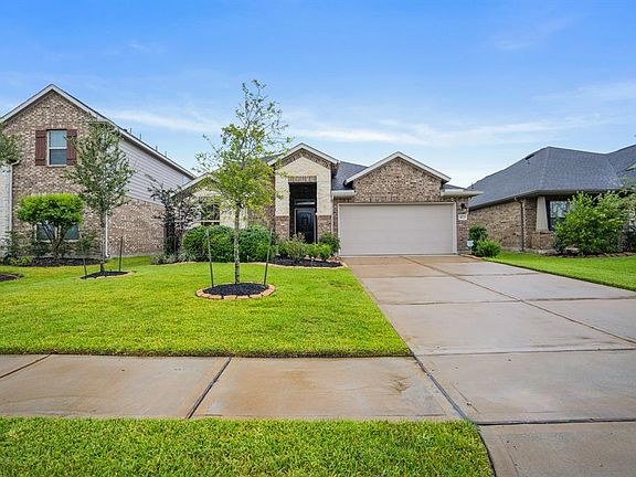 LOOK AT THAT ADORABLE CURB APPEAL!! The front elevation of this home with the mixed brick & stone give this home a WOW factor that so many desire! Not to mention, the home is an a very convenient location with easy access minutes away to major highwa