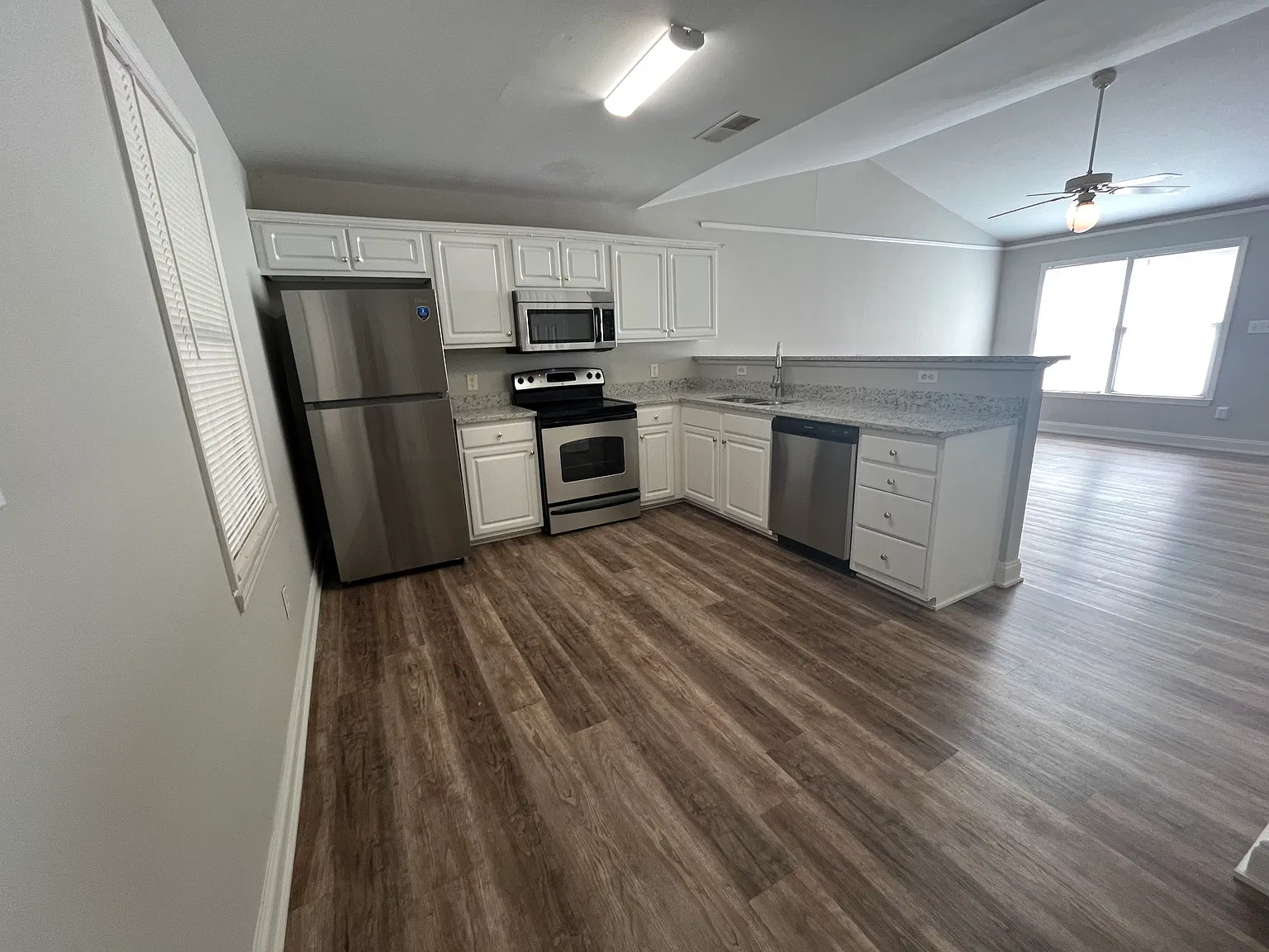 3 bed, 1146 sqft, $1,750 — Photo 2