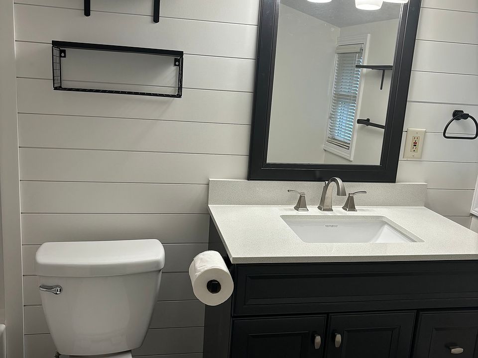 1st image of 205 S Ottawa St APT 1