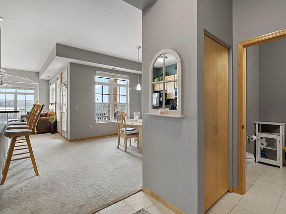 3rd image of 2405 39th Ave NE Unit 401