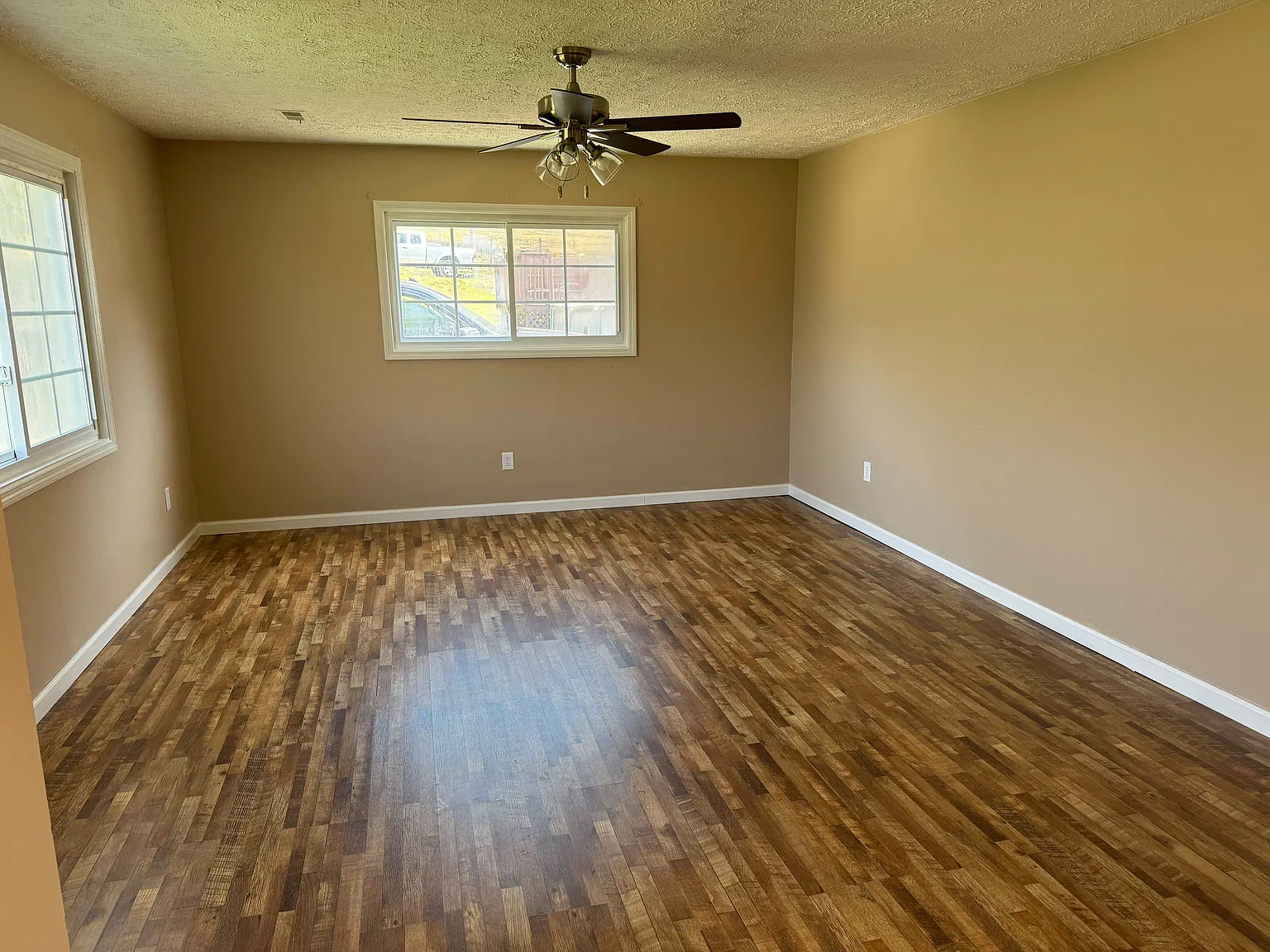 4 bed, 1438 sqft, $1,600 — Photo 4