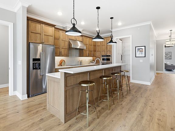 4th image of 415 Main St