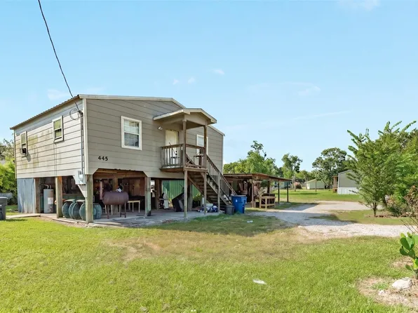 445 Creekside Dr, Holiday Lakes, TX 77515