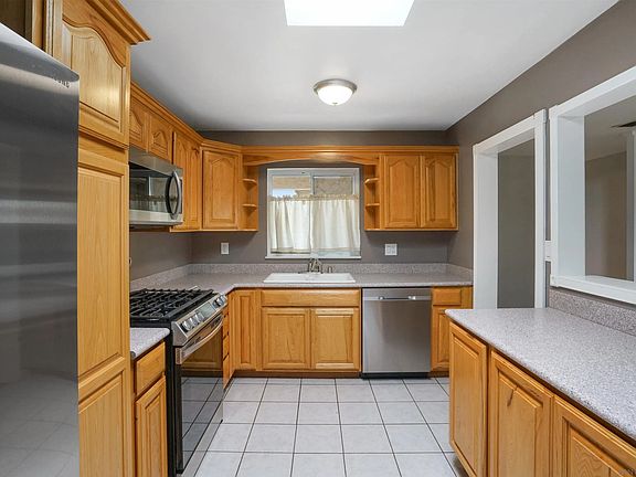4th image of 8883 Gowdy Ave